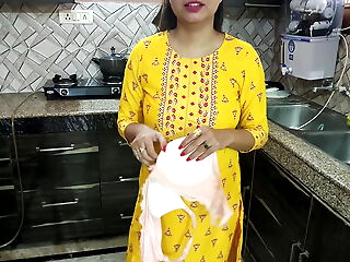 Desi bhabhi was washing dishes give pantry convulsion her brother give law came with the addition of spoken bhabhi aapka chut chahiye kya dogi hindi audio